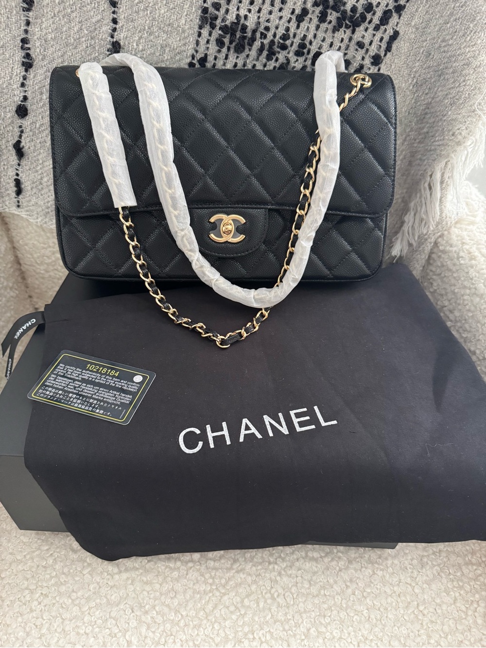 Chanel Classic Flap Bag with Caviar Leather - Picture 5 of 16